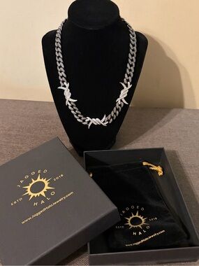 Jagged Halo Camila Barbed Wire Necklace